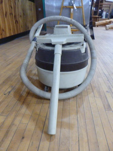 lot 40 image: Shop Vac WetDry Vacuum