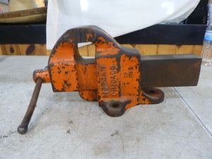 lot 72 image: Morgan Chicago Bench Vise