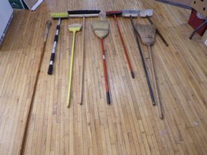 lot 81 image: Lot of Brooms