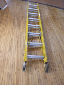 lot 84 image: Bauer Fiberglass Extension Ladder