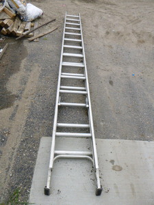 lot 86 image: Extension Ladder