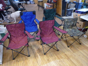 lot 105 image: 5 Outdoor Folding Chairs