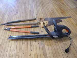 lot 126 image: LawnGarden Tools