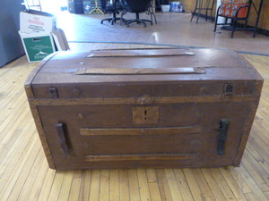 lot 129 image: Vintage Chest