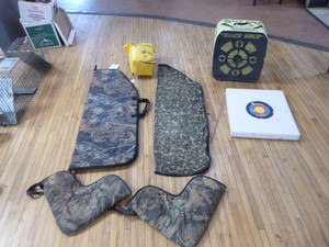 lot 144 image: Hunting Items