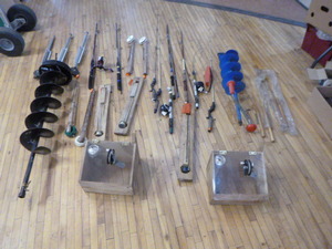 lot 154 image: Ice Fishing Items