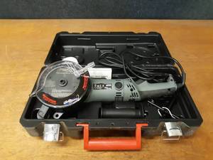 lot 711 image: NEW Twincut 5 Power Circular Saw - Model 08-00002