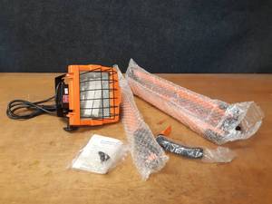 lot 718 image: New 500W Halogen Work Light w Stand