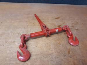 lot 723 image: 12 Ratcheting Chain Binder