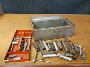 lot 725 image: Toolbox w Lots of Faucet Sockets