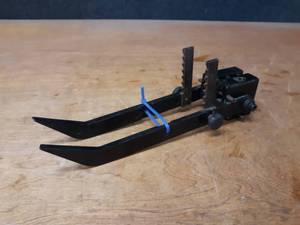 lot 733 image: New Chainsaw Buddy - Adjustable - Never Used