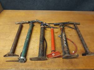 lot 735 image: Lot of (6) Vintage and Modern Bicycle Pumps