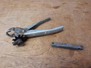 lot 741 image: SNAP ON Spark Plug Gapping Tool - Model CF-71 and Western Auto Stores Flat Feeler Gauge