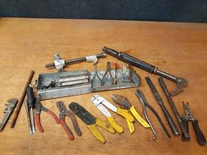 lot 749 image: Lot of Assorted Hand Tools