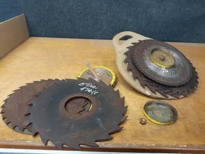 lot 757 image: Lot of Vintage and Modern Saw Blades - Up to 15 Diameter