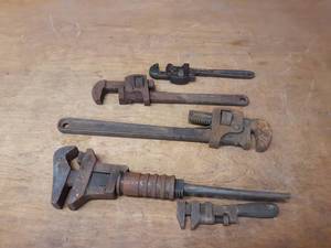 lot 788 image: Lot of (5) Antique Pipe  Monkey Wrenches - Longest is about 17