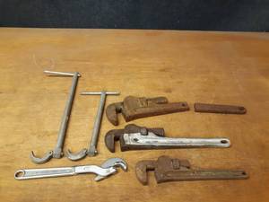 lot 789 image: Lot of (2) RIDGID Pipe Wrenches 14 and 18 (1 with broken Handle), Craftsman Pipe Wrench and Faucet Wrenches