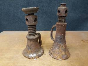 lot 814 image: Pair of Screw Jacks - Tallest is about 15