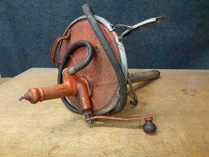 lot 817 image: Bennett 20 Gallon Drum Pump