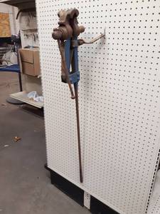 lot 822 image: Post Vise, 3-14 Jaw, 48 Overall Height
