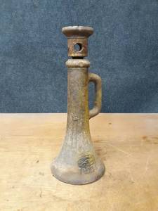 lot 823 image: Vintage BADGER Screw Jack - 1-12 x 14