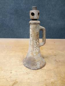 lot 827 image: Vintage BADGER Screw Jack - 1-12 x 12