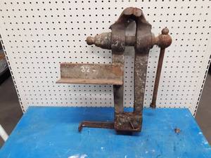 lot 829 image: 4 Post Vice - Modified - Overall 19 Tall