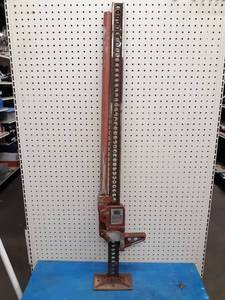 lot 830 image: HDC 3-12 Ton 48 Bumper  Handyman Jack
