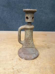 lot 835 image: Vintage Screw Jack  1-14 x 8 - 10 ton capacity