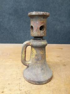 lot 836 image: Vintage Screw Jack - Overall height is about 13