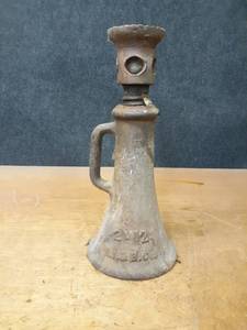 lot 838 image: Vintage I.I. & B. Co. 2 x 12 Screw Jack