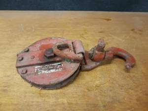 lot 840 image: ER Buske MFG Pulley - About 8 Diameter w Heavy Hook