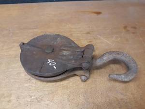 lot 855 image: Heavy Duty Snatch Block Pulley - Overall about 19 x 9