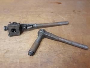 lot 861 image: Vintage Walworth Pipe Threader and Armstrong No 2 Packer Ratchet