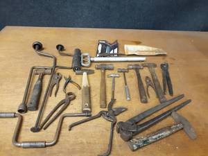 lot 864 image: Lot of Assorted Hand Tools