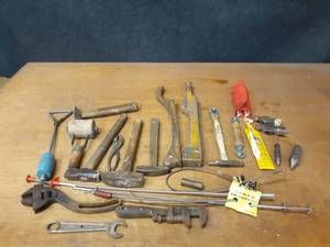 lot 865 image: Lot of Assorted Hand Tools