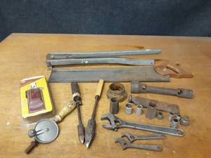 lot 867 image: Lot of Assorted Hand Tools