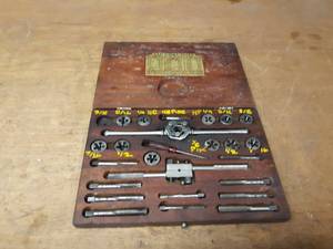 lot 870 image: Vintage Ace Tap and Die Set in Wood Box - Up to 12 - Missing 1 Die