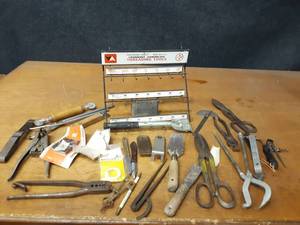 lot 873 image: Lot of Assorted Hand Tools and Store Display