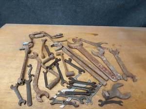 lot 915 image: Large Lot of Antique Wrenches - Longest is about 20