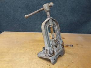 lot 920 image: Cast Iron No. 2 Pipe Vise - Overall about 20 x 9 x 8