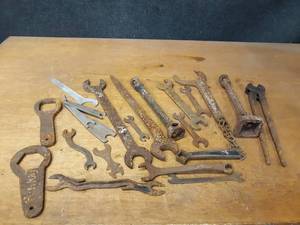 lot 925 image: Large Lot of Antique Wrenches - Longest is about 19