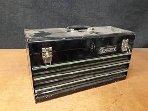 lot 931 image: Husky 3-Drawer Tool Box - Overall about 21 x 11 x 9
