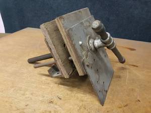 lot 933 image: Bench Mount Wood Vise - Overall about 17 x 13 x 10