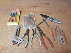 lot 939 image: Lot of Assorted Snap Ring Pliers and Glass Cutters