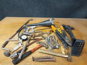 lot 955 image: Lot of Assorted Tools