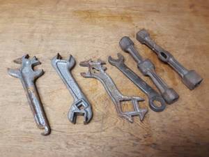 lot 956 image: Lot of Antique IH - International Harvester Wrenches