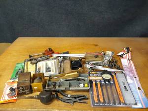 lot 960 image: Large Lot of Tools and Garage Items - Cylinder Hones, Ridge Reamers and More