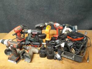 lot 981 image: Large Lot of Assorted Cordless Power Tools, Batteries and Chargers