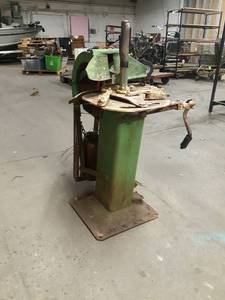 lot 707 image: Vintage Tire Bead Breaker - Pneumatic